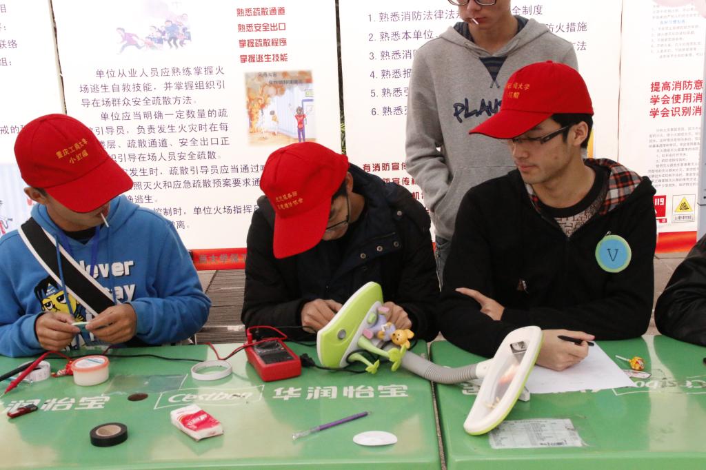 新加入小红帽的大一新生也参与此次活动 2138CC太阳集团